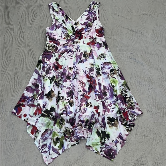 Simply Vera Vera Wang Dresses & Skirts - Vera Wang Women’s Simple Vera Purple Floral VNeck Lined Dress